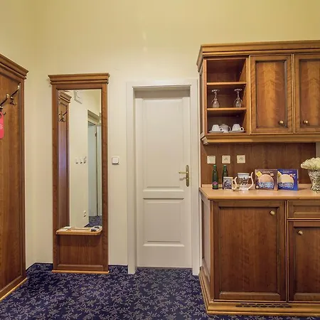 Ontario Hotel 3*